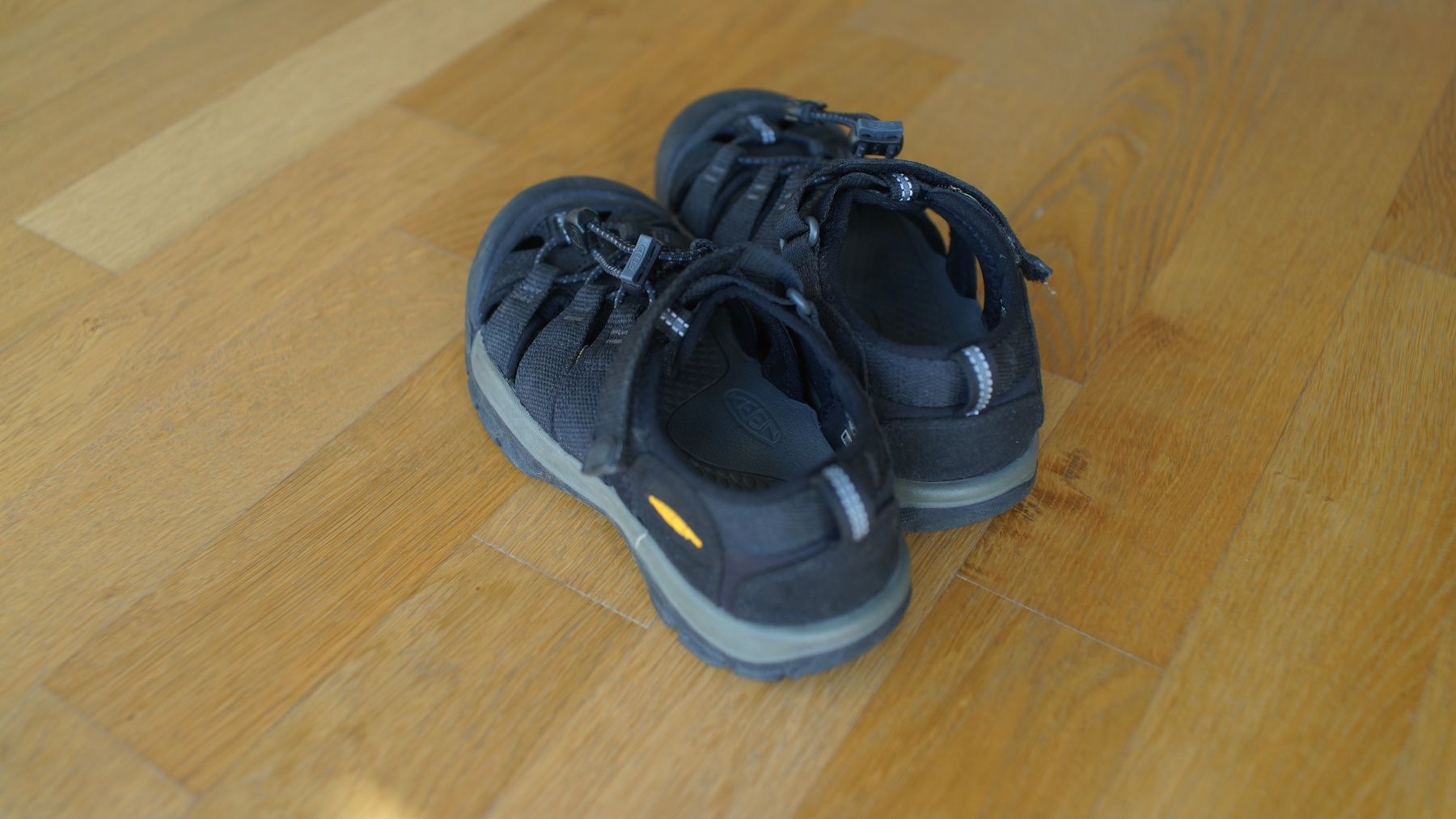 Scarpe per ragazzi: Keen Trekkingsandale Schwarz Gr. 34 – Usato da Biel/Bienne venduto da Cyp79 3