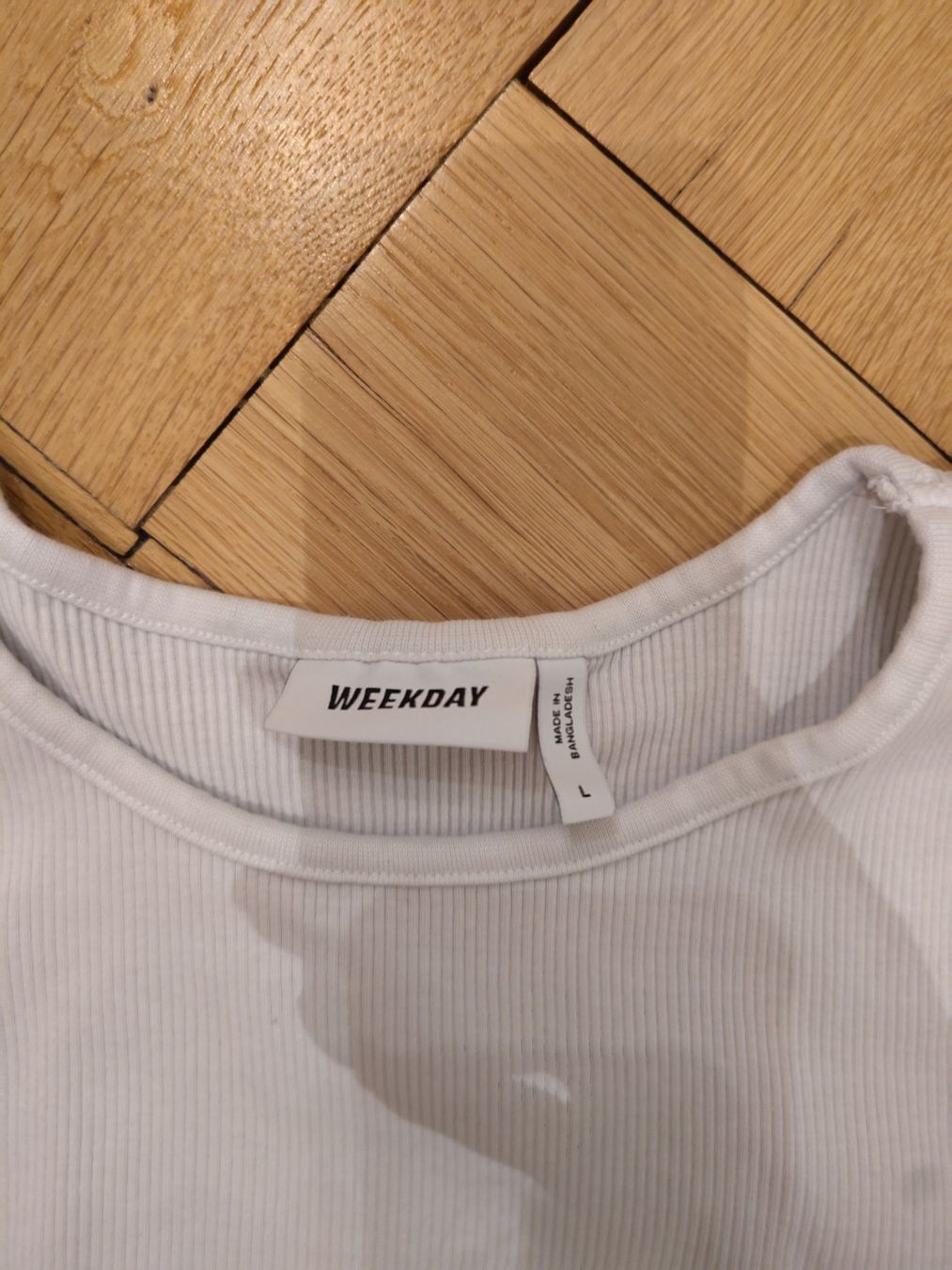 Weekday T-shirt: T-Shirt – Usato da Bern venduto da Linii 1
