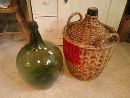alte Korbflasche Bülach 25L und Glasflasche
