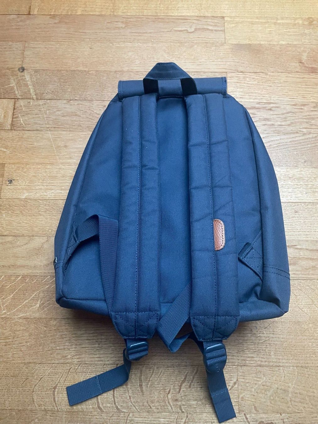 Herschel Zaini: Rucksack Hershel dunkelblau – Usato da Aarau venduto da Chicca2006 3