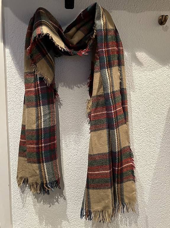 Foulards, Tücher & Schals: neuer karierter Wollenschal – Gebraucht aus Bern von Duartelina