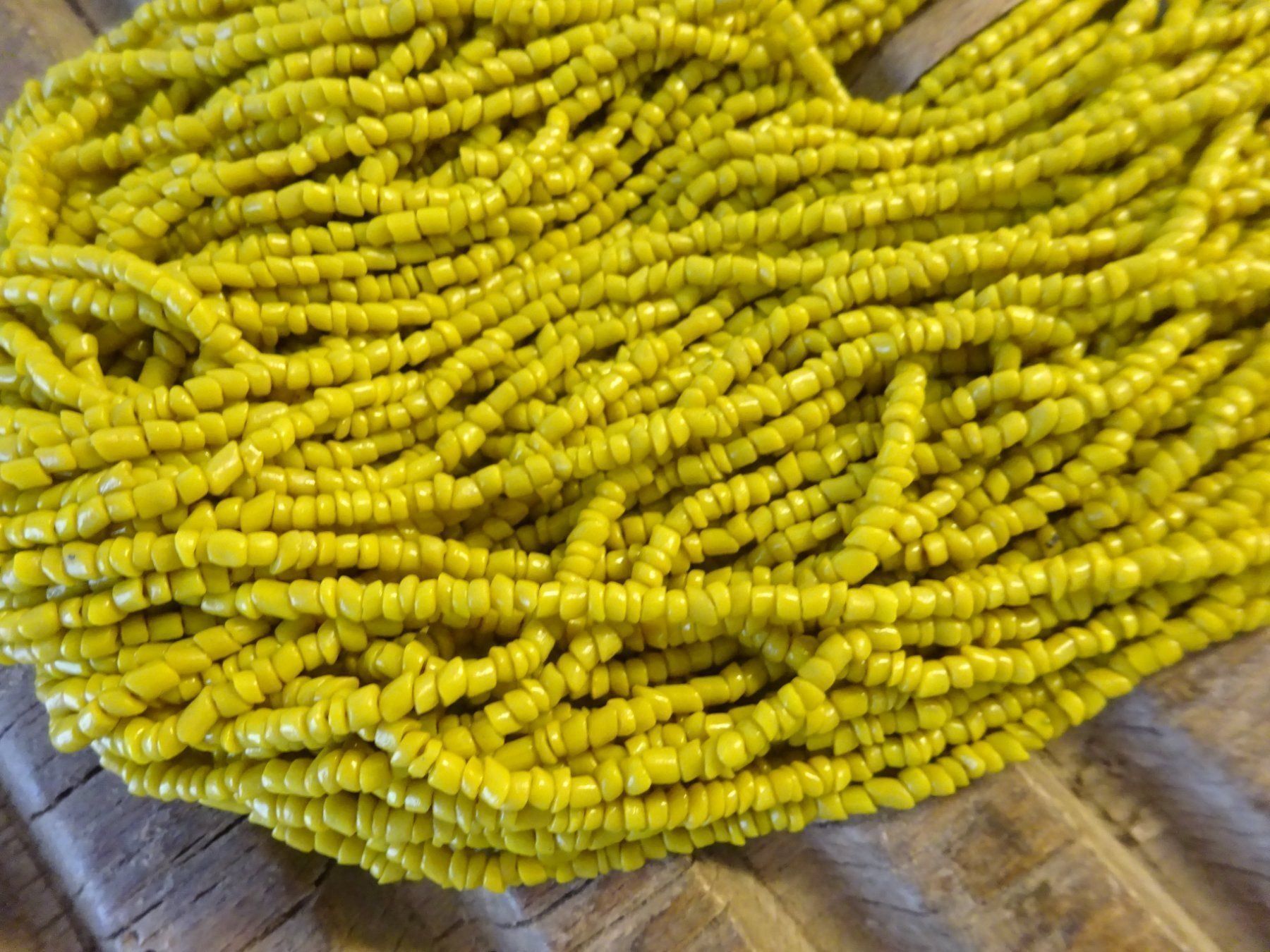Catenine: Glaskette Senfgelb Indien / Ethno – Usato da Esslingen venduto da FetteSchnecke 4