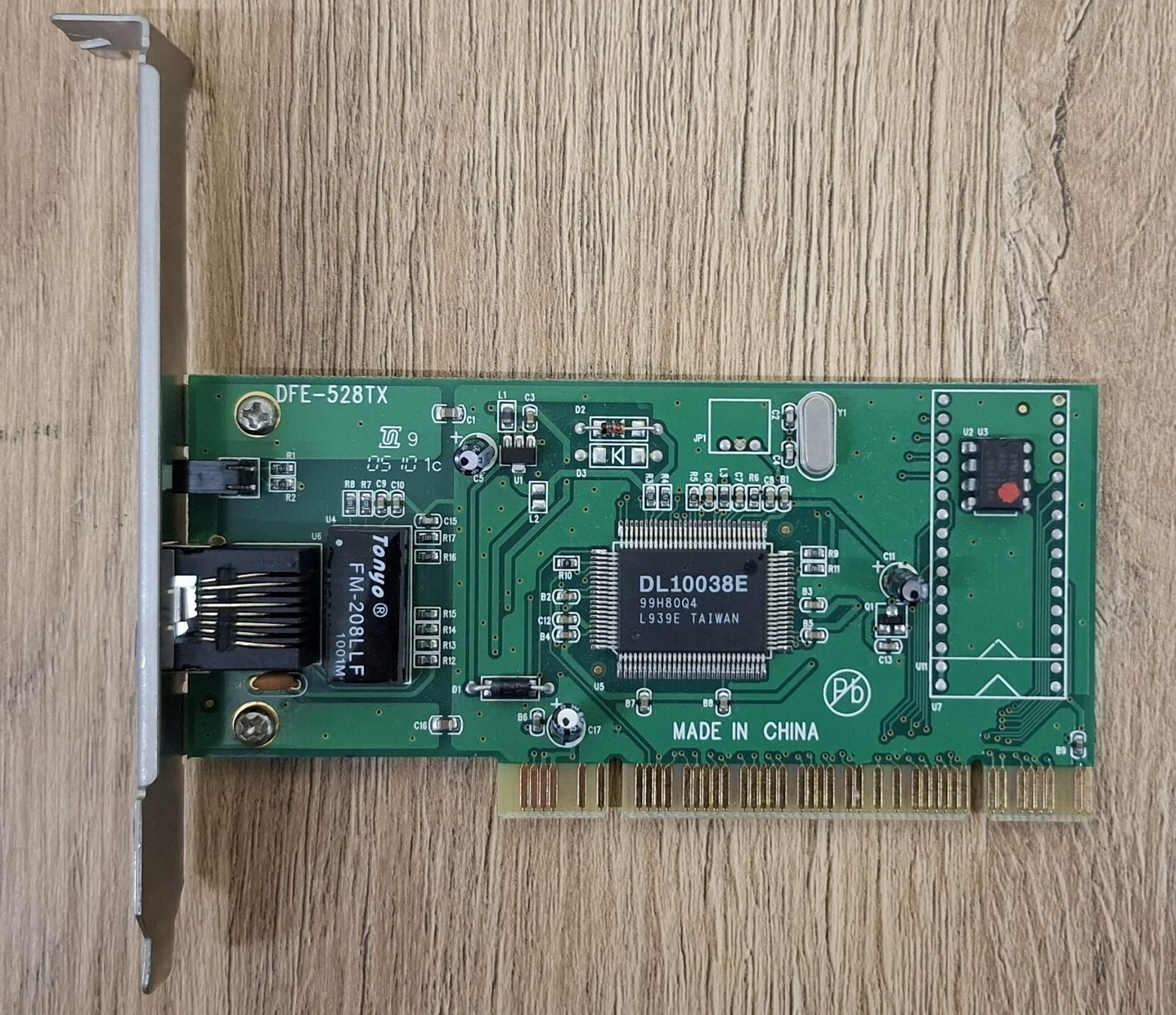 Laufwerke & Adapter: Dlink DFE-528TX 10-100 MBit/s Netzwerkkarte – Gebraucht aus Bern von Laserchen24