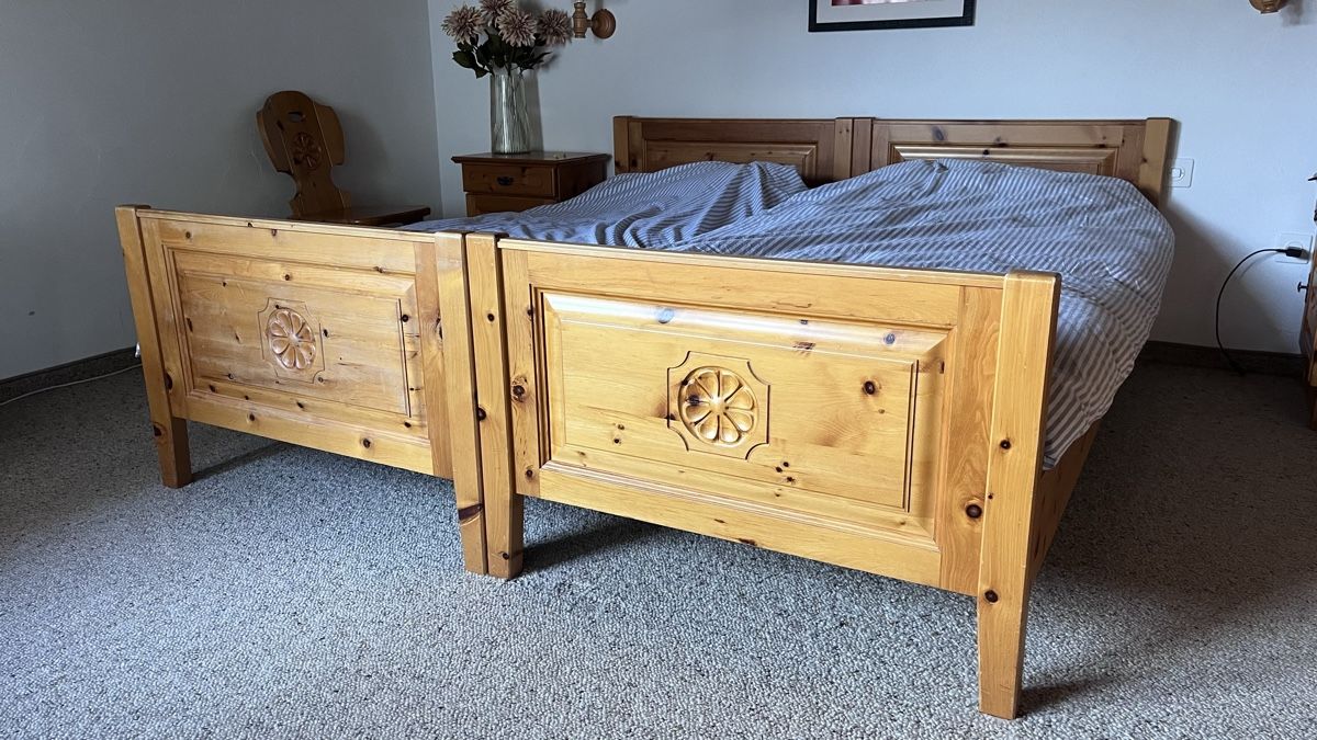 Lits: 2x Einzelbett mit Schnitzerei 90x200 – D'occasion à Laax GR par mic_f96f 2