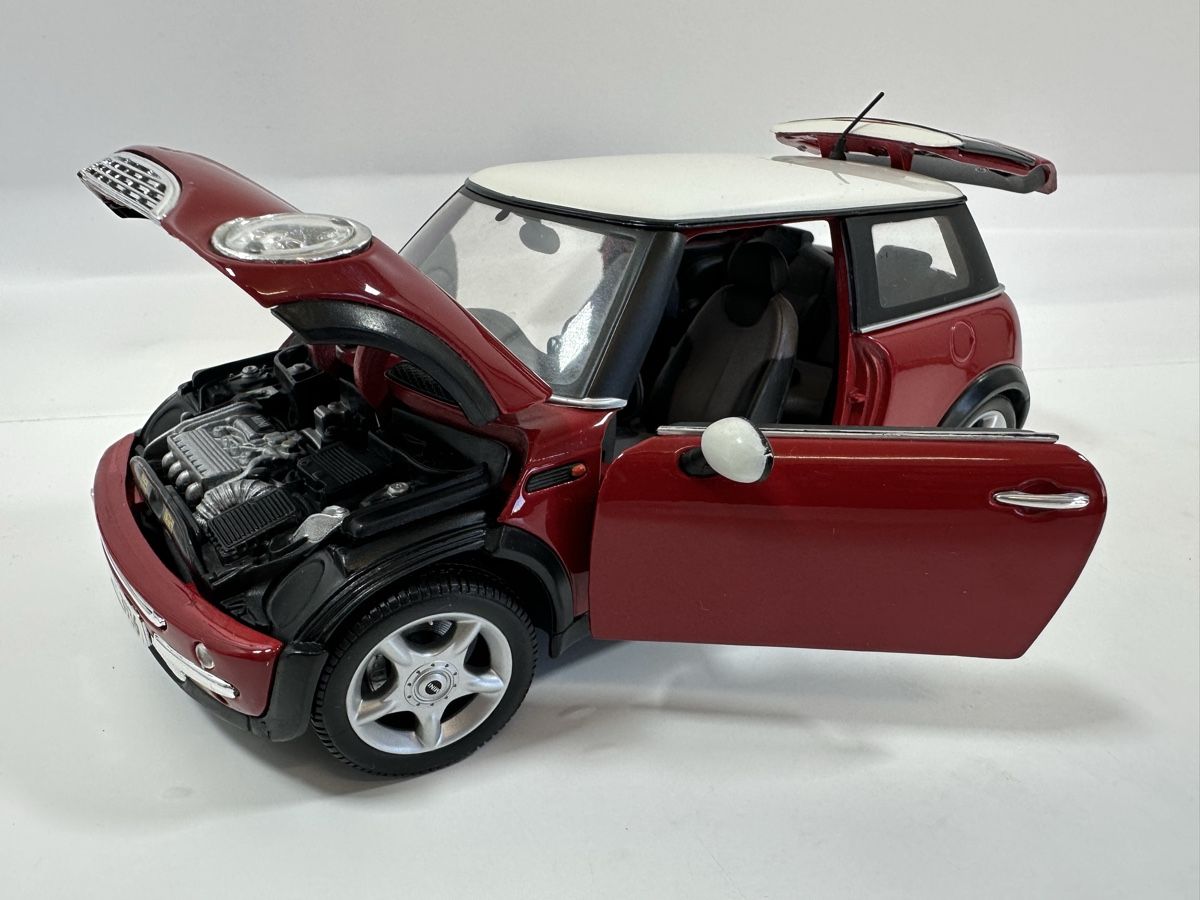 Maisto Modellini d'auto: Mini Cooper 1:18, rot-weiss, MAISTO – Nuovo (secondo la descrizione) da Zofingen venduto da rf9_x2xt 8