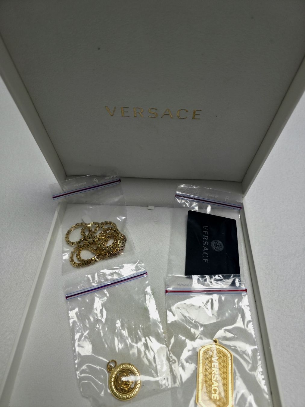 Versace Catenine: Versace Kette mit Anhänger Medusa – Usato da Amriswil venduto da newschweiz 2