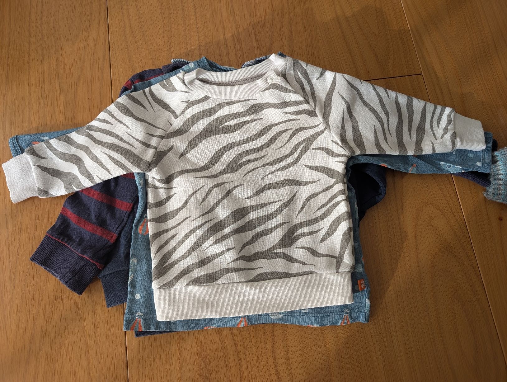 Maglioni & Felpe: 4x Pullover Gr. 74 + 86 | Pullis – Usato da Basel venduto da an_v7yj 4
