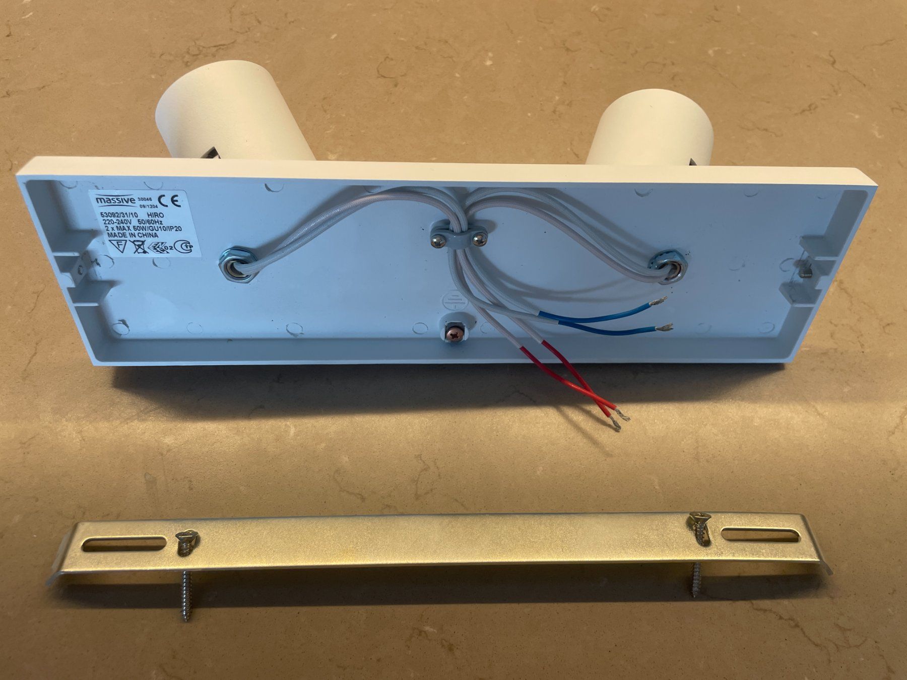 Lustres & lampes de plafonds: Massive Hiro Wand- u. Deckenstrahler 2 x 50 W – D'occasion à Kilchberg ZH par xelion 3