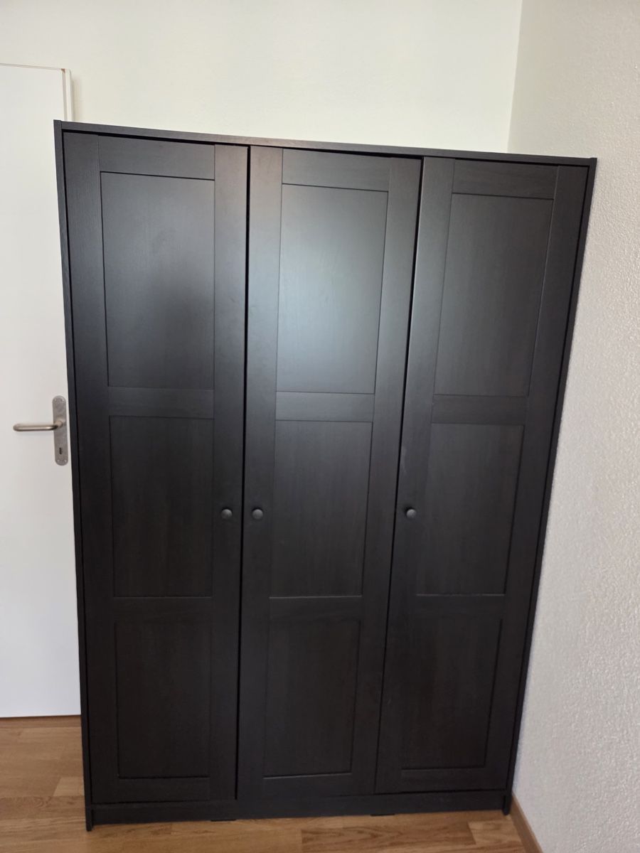 Ikea Armadi: Black Ikea wardrobe RAKKESTAD – Usato da Herrliberg venduto da LokalerKaeufer