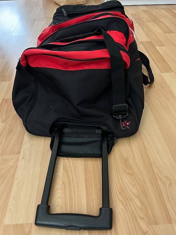 Valises de voyage: rollkoffer sport schweizer nationalteam  – D'occasion à Wädenswil par sereina.v 2