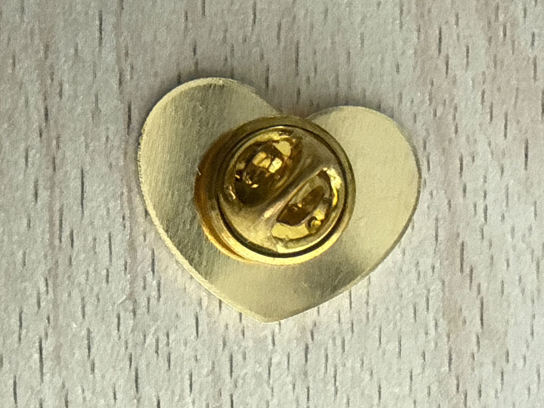 Placchette & Badge: Pin Kantonalbank Sparen mit Herz – Usato da Glattbrugg venduto da Schweigmatt 1