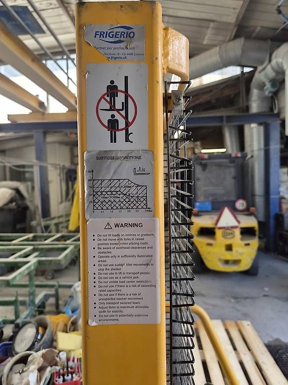 Carrelli elevatori e a forche: Transpallet elevatore manuale 1000 kg anno 2012 – Usato da Rivera venduto da GenerelliSA 3