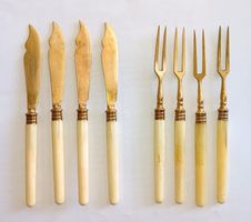 Anciens couverts à poissons, 4 couteaux et 4 fourchettes