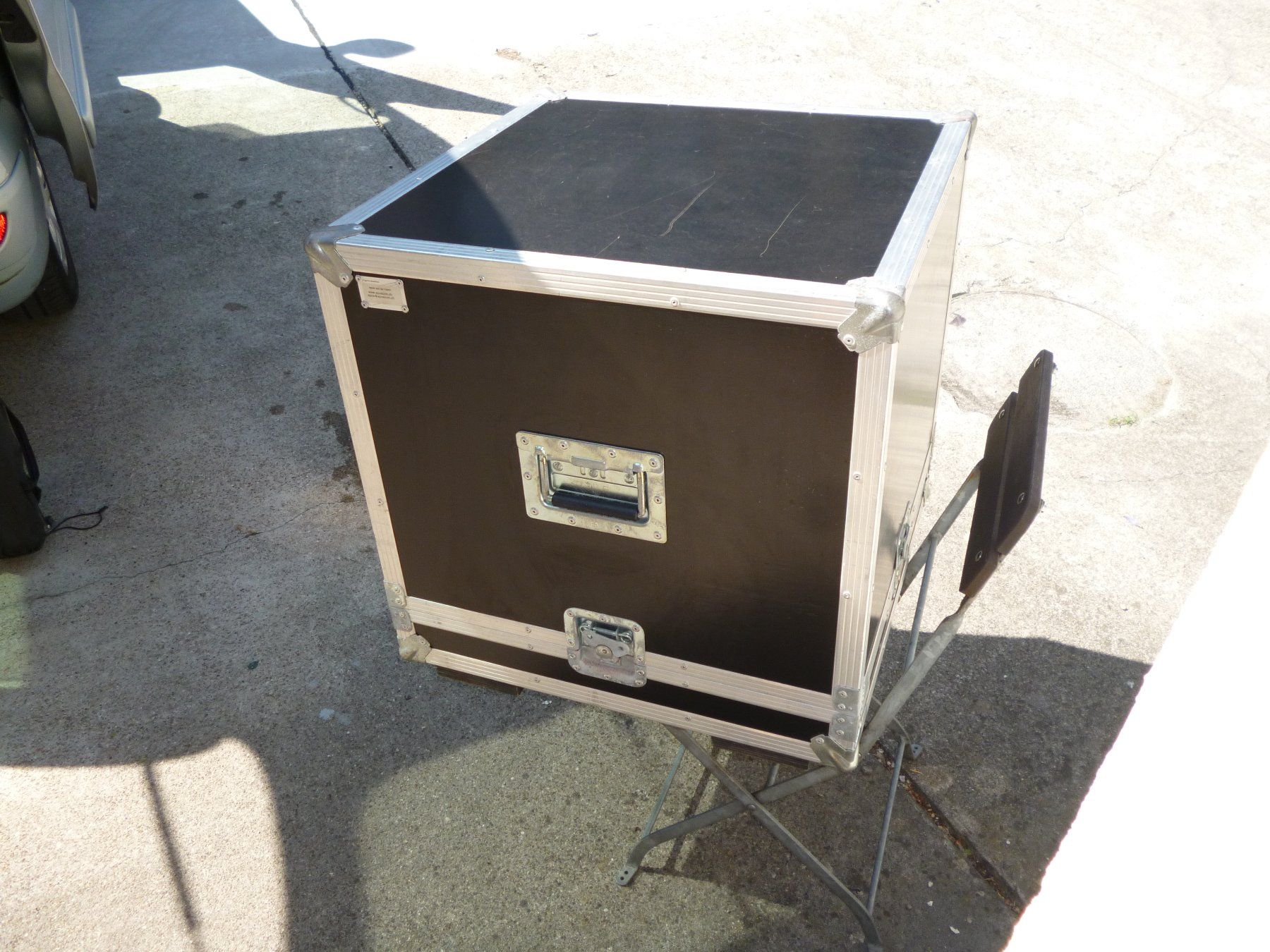 Casse di trasporto: Flightcase gebraucht stabil  schwarz 60x60x60cm – Usato da Neuhausen venduto da Charlotte51 1
