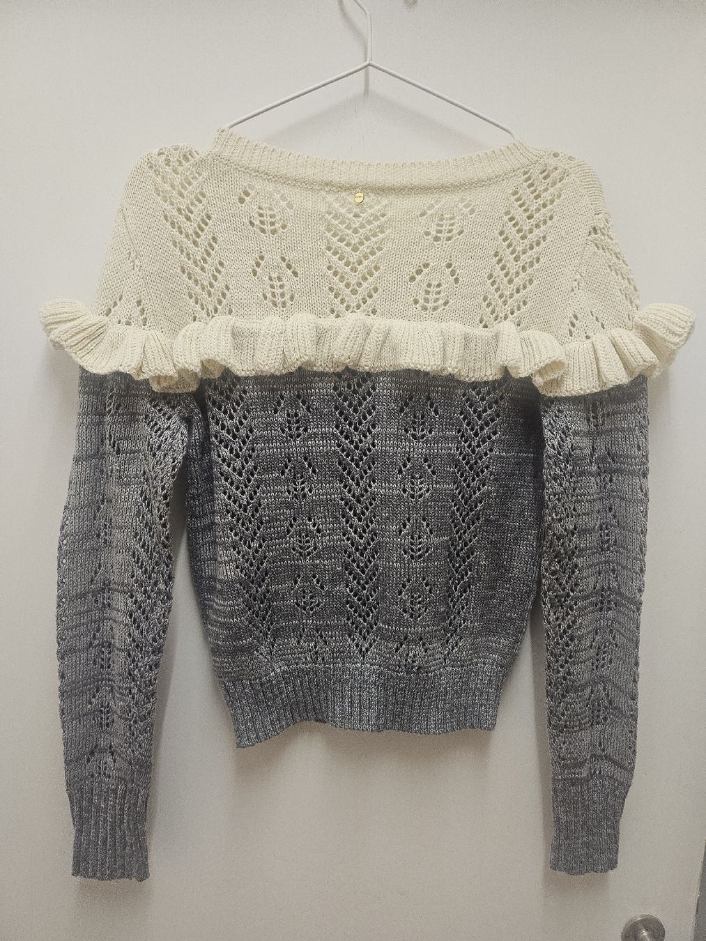 Maglioni & Felpe: Damen Pullover zweifarbig mit Rüschen  – Usato da Zürich venduto da eri_8w5v 2