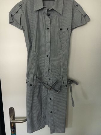 Kleid mit Streifen