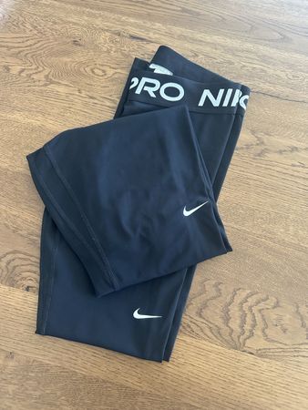 2 NEUE Trainingsleggins von Nike, schwarz, Gr. M