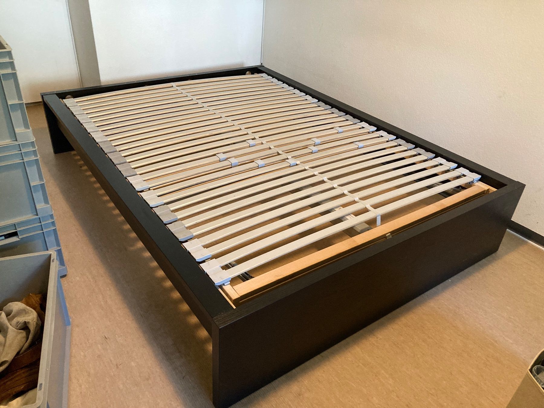 Letti: Schwarzes Bettgestell 140x200cm mit Lattenrost – Usato da Zürich venduto da mdmey 1