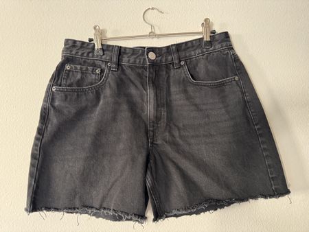 Damen Jeansshorts Pull&Bear schwarz Grösse 42 neuwertig