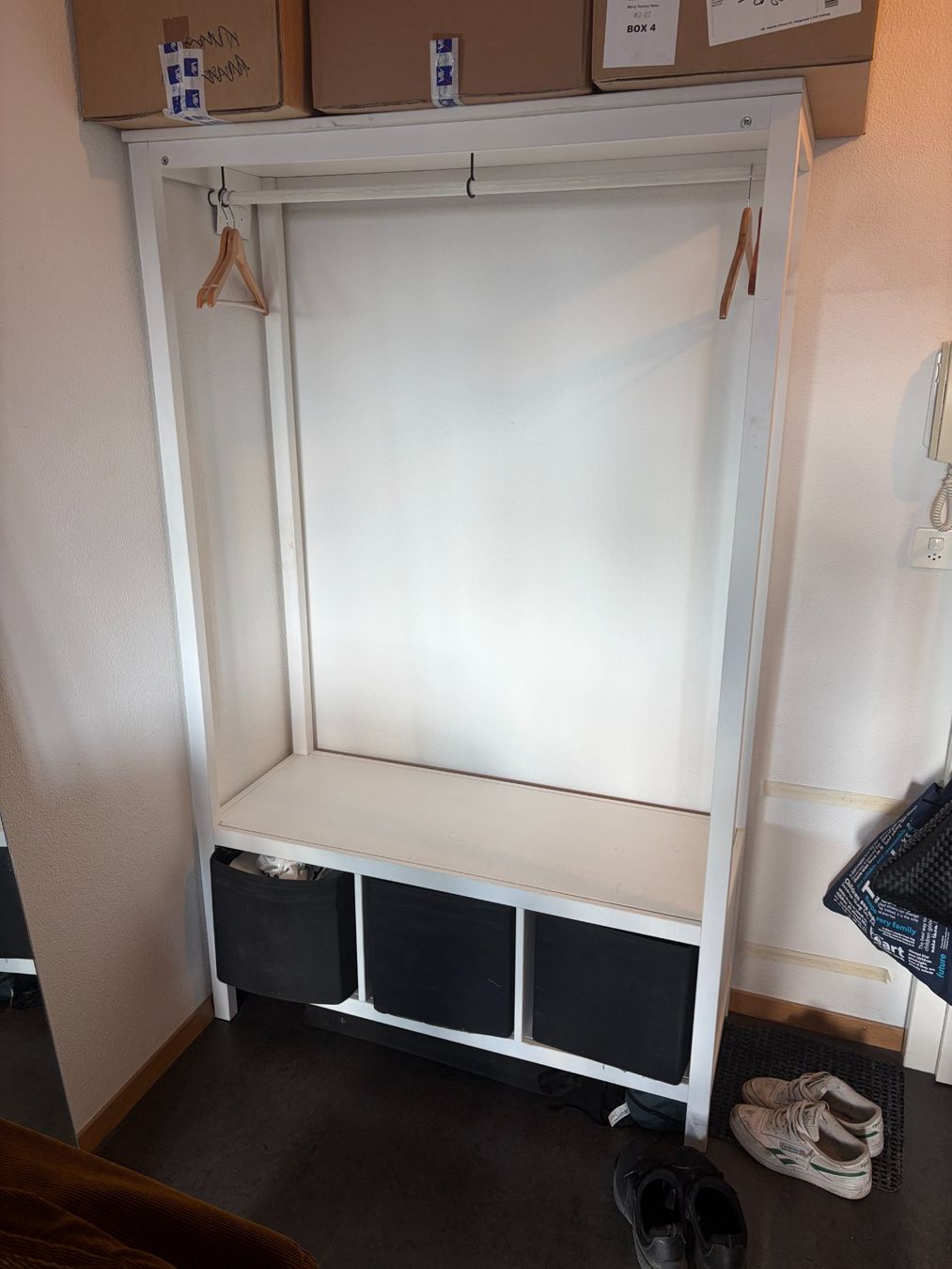 Ikea Guardaroba: IKEA Hemnes offener Garderobenständer – Usato da Zürich venduto da jdiggs