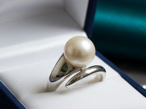 Anelli: Silberring 925 mit Echt Perlen, modern & elegant - Neu – Nuovo e nell'imballaggio originale da Uetikon am See venduto da Coralreef