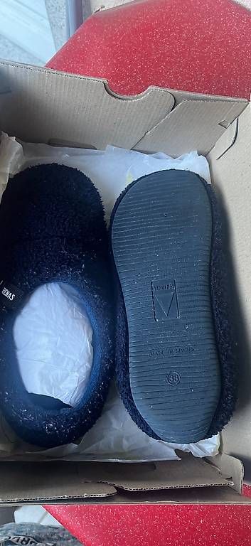 Scarpe da uomo: Chaussons d'intérieur  – Usato da Pully venduto da yaa_rm7x 1