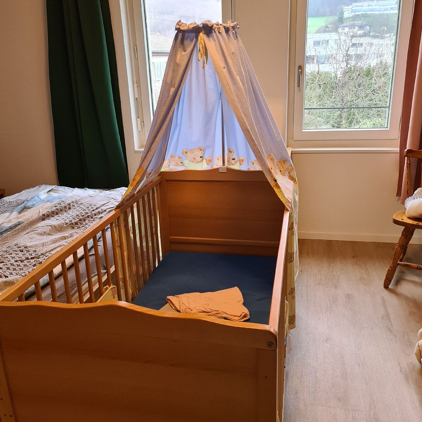 Letti: Babybett mit Himmel und Nestchen – Usato da Schöftland venduto da msa_w96x 1