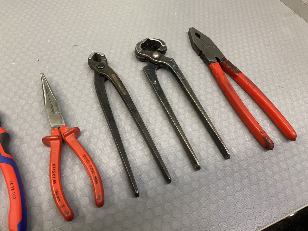 Knipex Tutti gli attrezzi: Lot Knipex Zangen ab 1.- – Usato da Wabern venduto da HK-Design 2