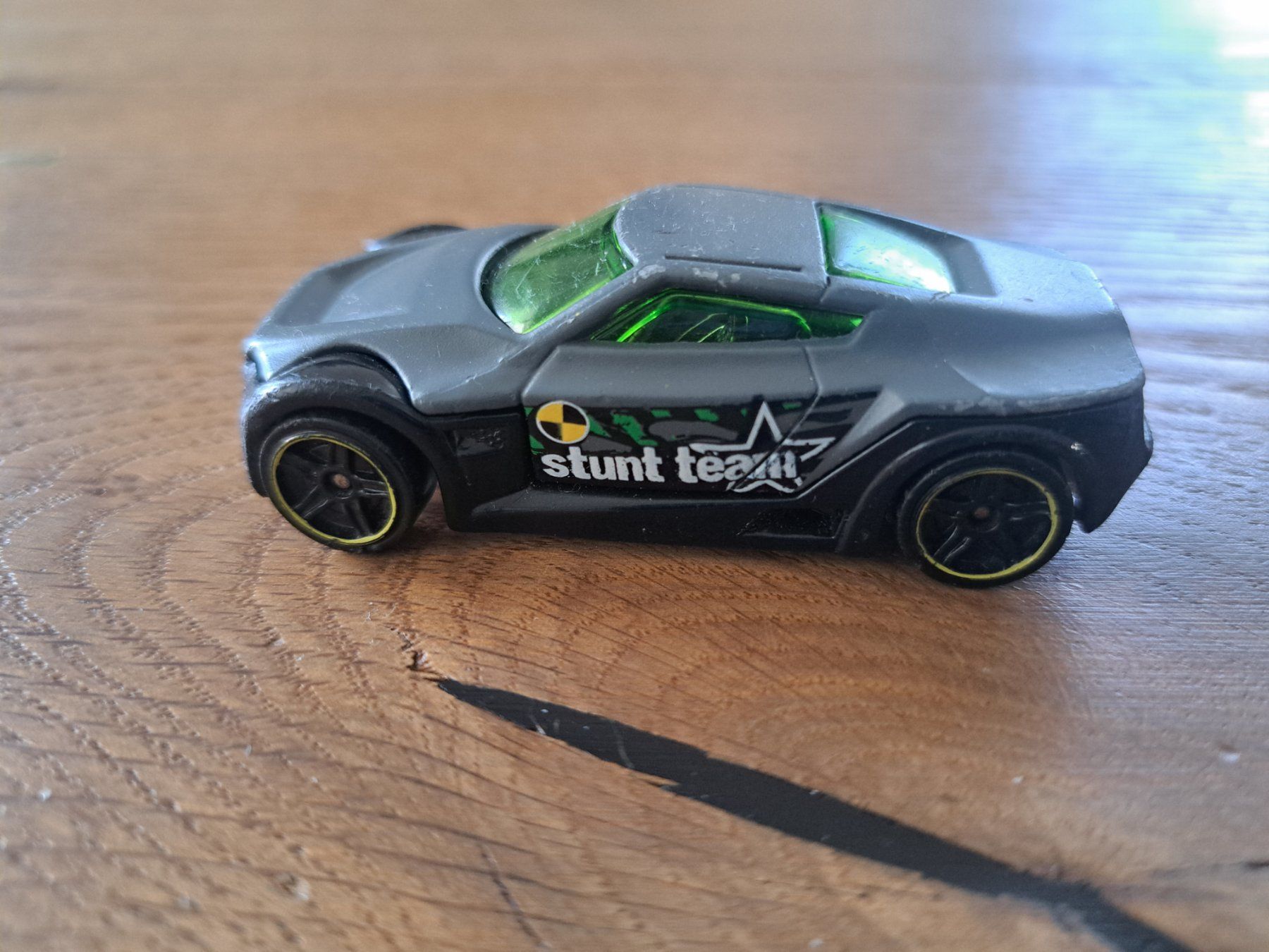 Hot Wheels Modellini d'auto: Hot Wheels Symbolic Stunt Team, Grau-Schwarz – Usato da Winterthur venduto da Kathy22 1