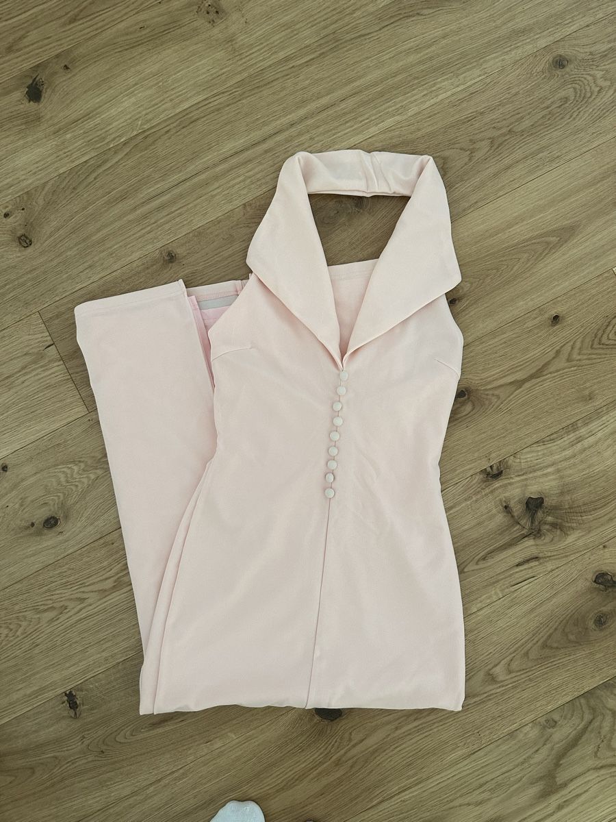 Guardaroba: Hellrosa Kleid mit Knöpfen – Usato da Amriswil venduto da dri_6ssr