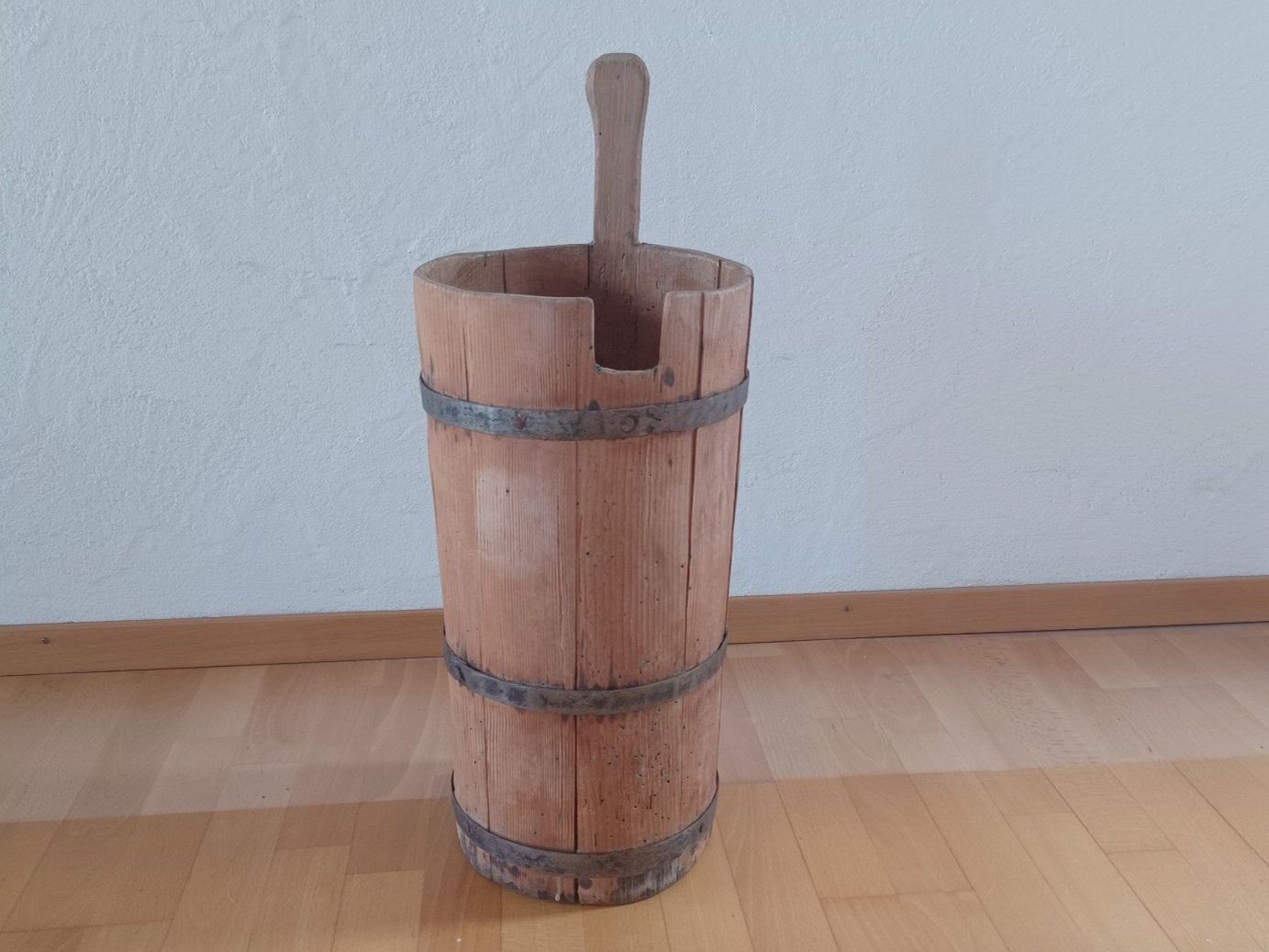 Altri elettrodomestici e apparecchi d’epoca: Antike Holzbrente / Butterfass / Schirmständer – Usato da Winterthur venduto da Aladin013
