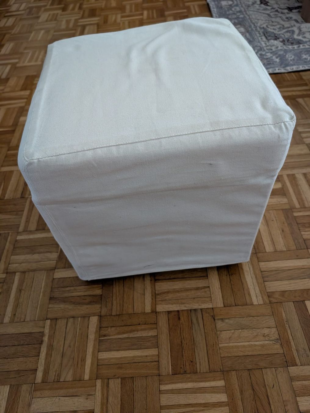 Ikea Sgabelli: IKEA Hocker mit abnehmbarem Bezug – Usato da Berlingen venduto da Zwiebelperle