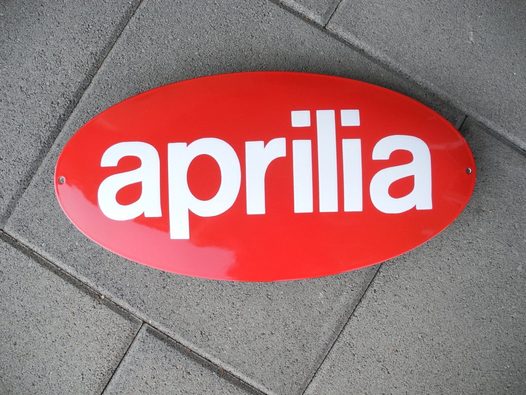 Aprilia Insegne: APRILLA EMAILSCHILD – Nuovo (secondo la descrizione) da Reinach AG venduto da Huckleberrysix