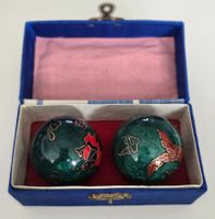 Qigong Kugeln grün mit Drachenmotiv in Box