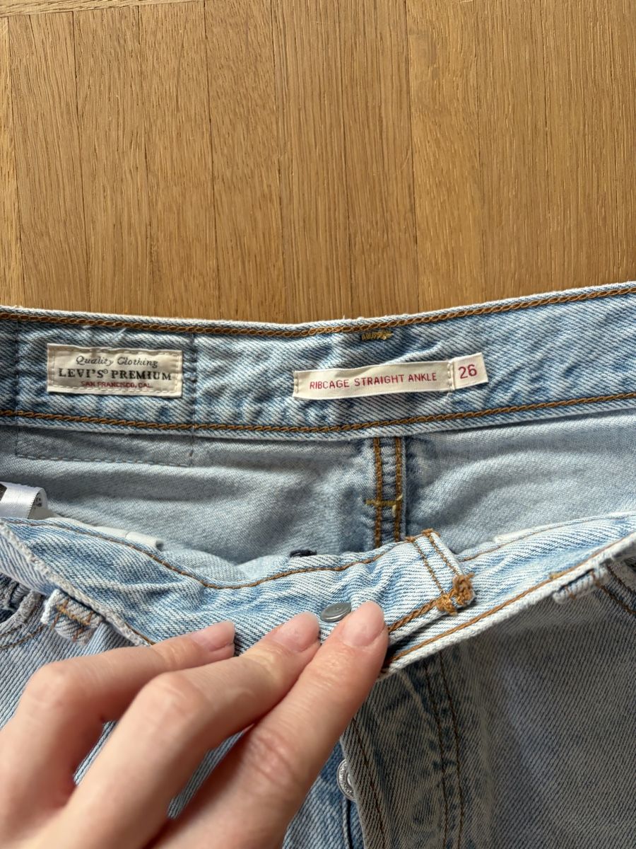 Levi's Jeans: Levi‘s Premium Ribcage  – D'occasion à Zürich par bib_ds9n 3