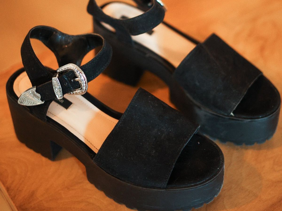 Pull&Bear Scarpe da donna: Klasse Schuhen mit Platform Gr. 39 – Usato da Bern venduto da QualitySecondHand 2