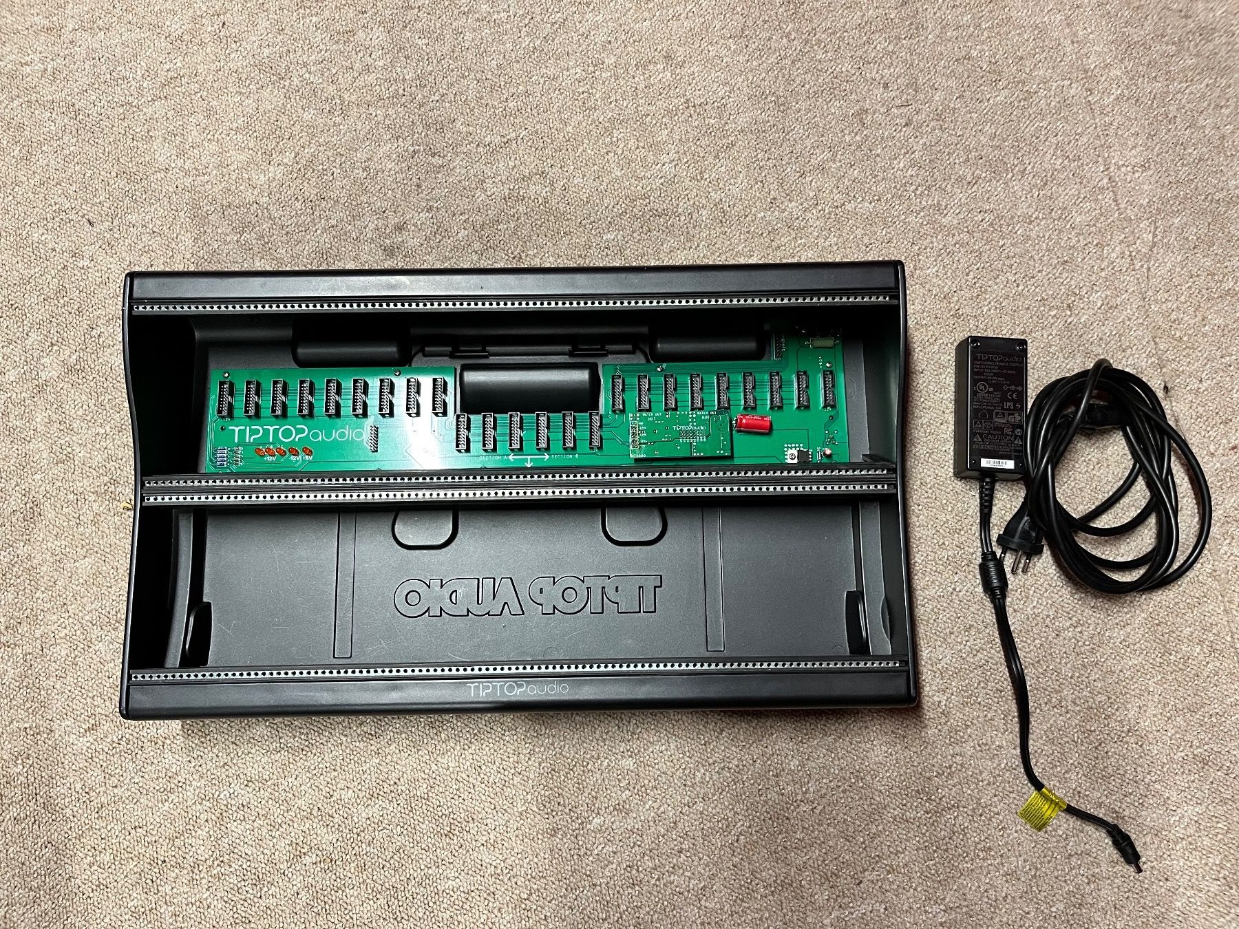 Musikinstrumente: Tiptop Audio Eurorack Case -Mantis black – Gebraucht aus Genève von  1