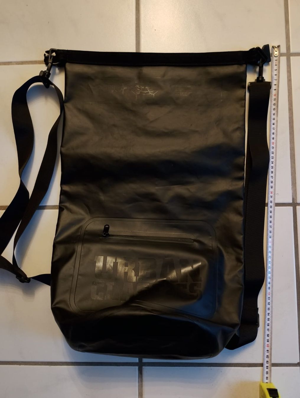 Zaini: Urban Classics - wasserfester Rucksack – Usato da Ehrendingen venduto da 2Guagua2