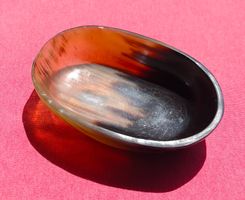 Schale aus Horn, handgeschnitzt aus Asien, wohl Wasserbüffel