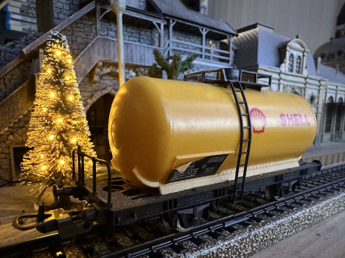 Lima Modellini di ferrovie: Lima Shell Güterwagen – Usato da Lupsingen venduto da New-Haven