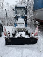 Traktor Mitsubishi mit Schneepflug Jg. 1987 Hydraulik Allrad