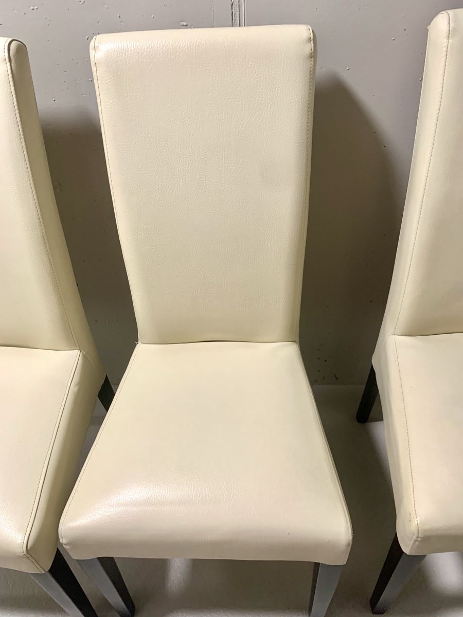 Sedie: 3 beige synthetic leather dining chairs – Usato da Zürich venduto da Angela_Fashion_Lover 2