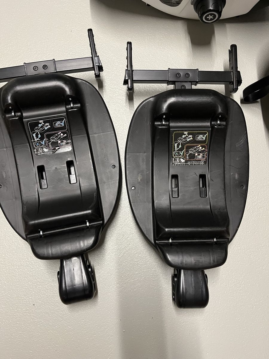 Seggiolini per auto: 2 Babyschalen inkl. Isofixstationen  – Usato da Wolfhausen venduto da Celie87 3