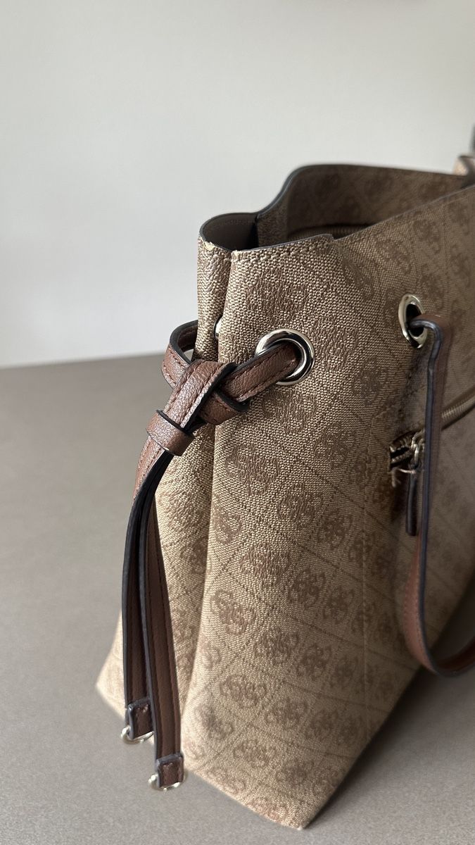 Guess Borse da donna: Guess Handtasche/Shopper Monogramm beige – Nuovo (secondo la descrizione) da Waldstatt venduto da Car_na 7