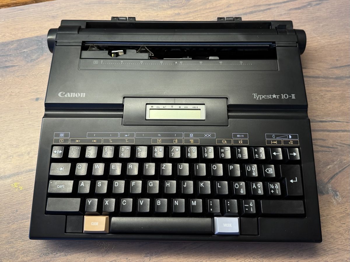 Canon Macchine da scrivere: Klassische Canon Typestar 10-II - Schreibmaschine – Difettoso da Greppen venduto da Glaus83