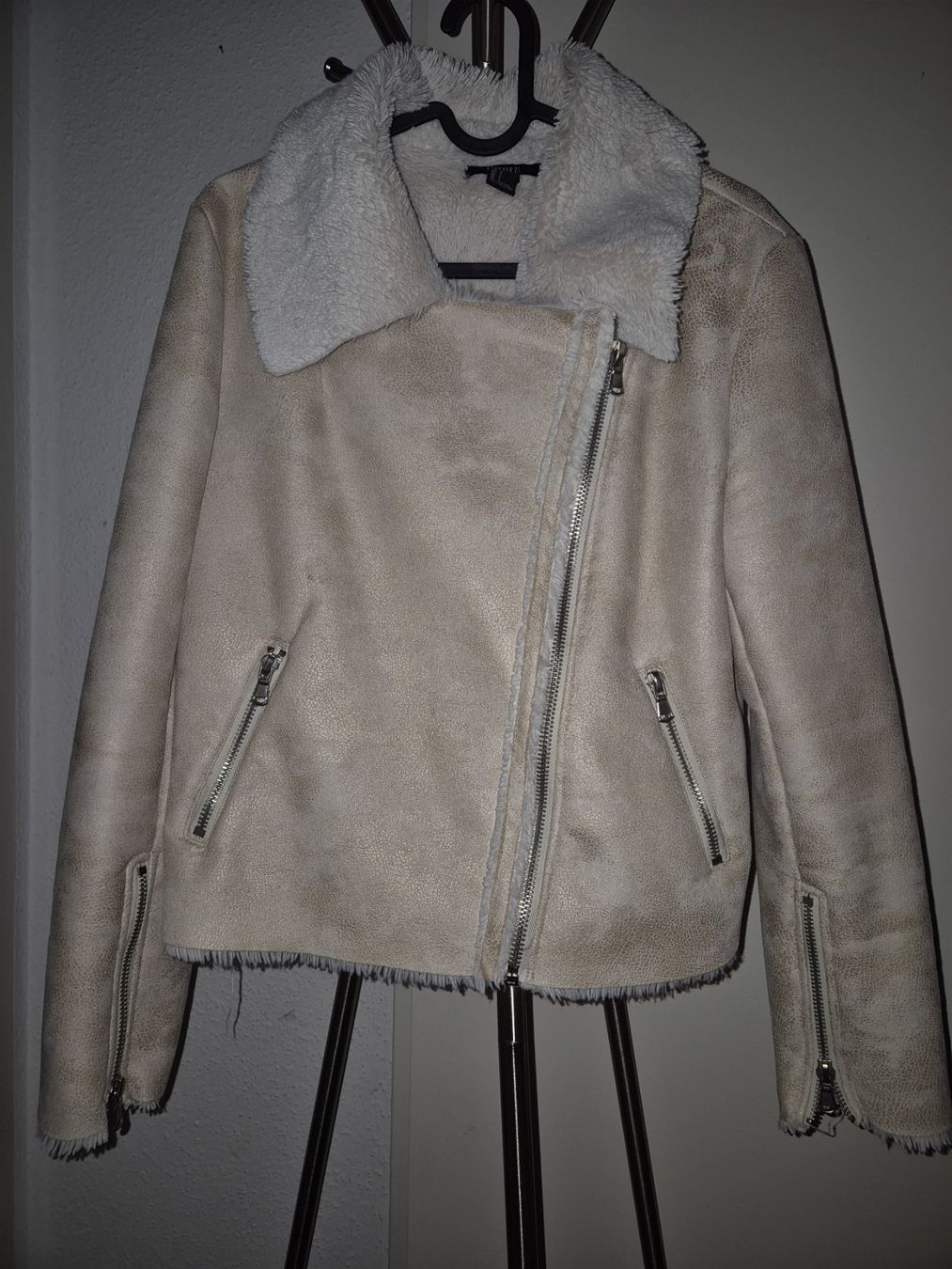 Giacche: Forever 21 Jacke mit Kunstfell – Usato da Aesch BL venduto da sar_j59l