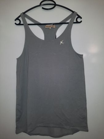 Sport mit Tanktop: Oberteil mit Racerback