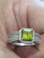 Hübscher Peridot-Zirkonia in 925er Silber