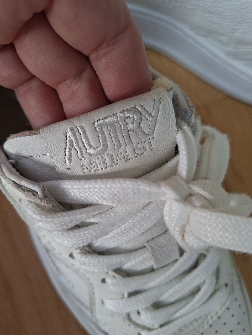 Autry Scarpe da uomo: AUTRY Medalist Sneaker Leder Weiss Grösse 38 – Nuovo (secondo la descrizione) da Wallisellen venduto da Ellasophialove 4