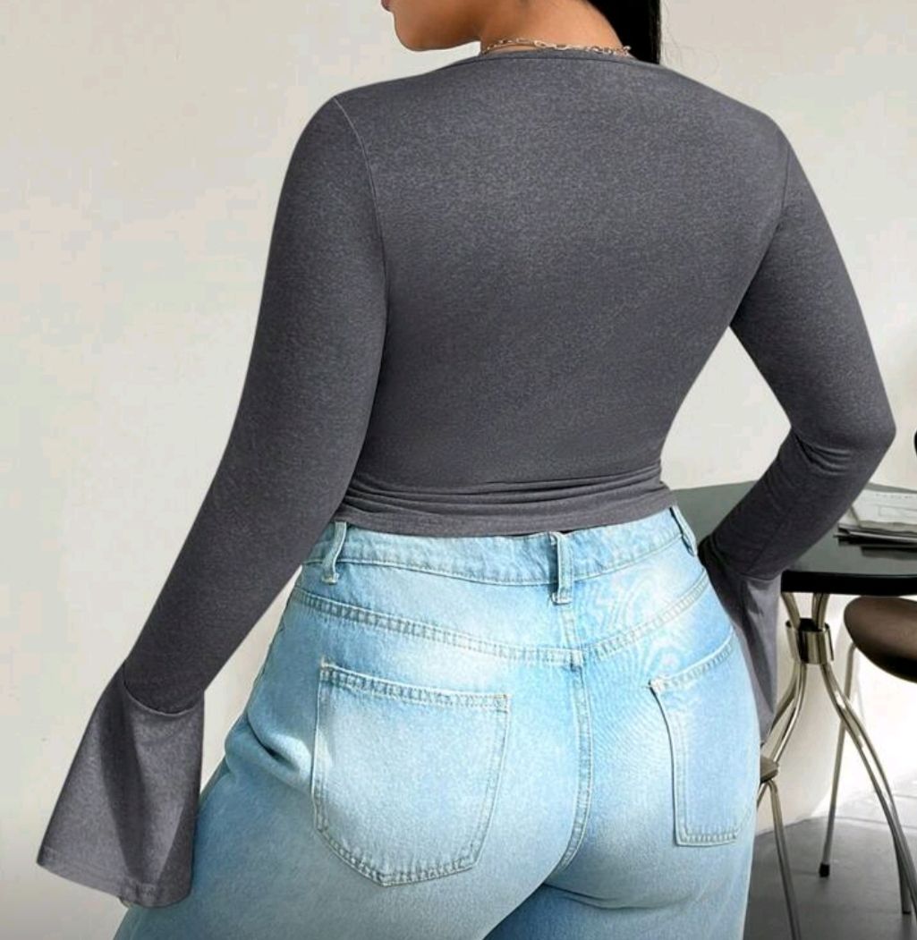 Top: Pull gris cintré, taille 44 – Nuovo (secondo la descrizione) da Lausanne venduto da Cassandra11 1